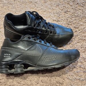 Nike Men's Black Shox Athletic Shoes